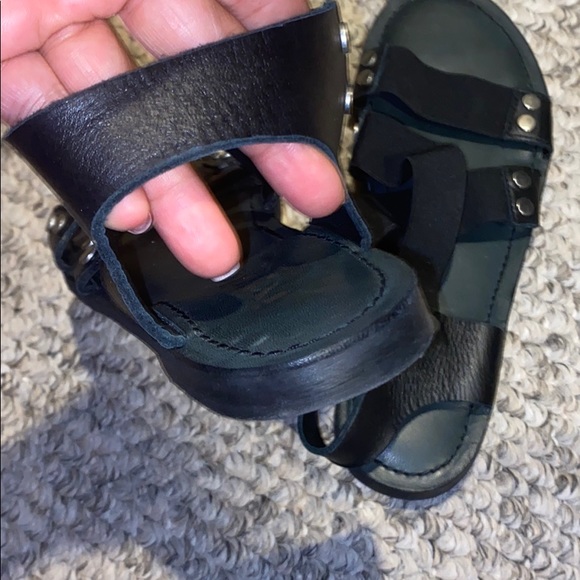 Luxury brand sandal - Picture 3 of 8